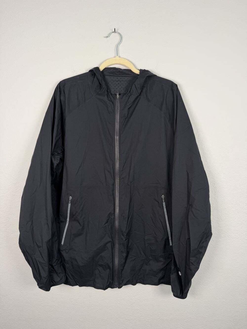 Lululemon Women’s Black Packable Hood Windbreaker Jacket Size L